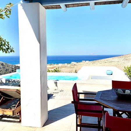 Stelani Villas & Suites Каламаки Стая снимка