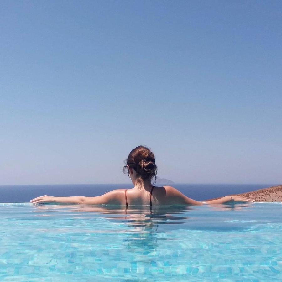 Stelani Villas & Suites Каламаки Екстериор снимка