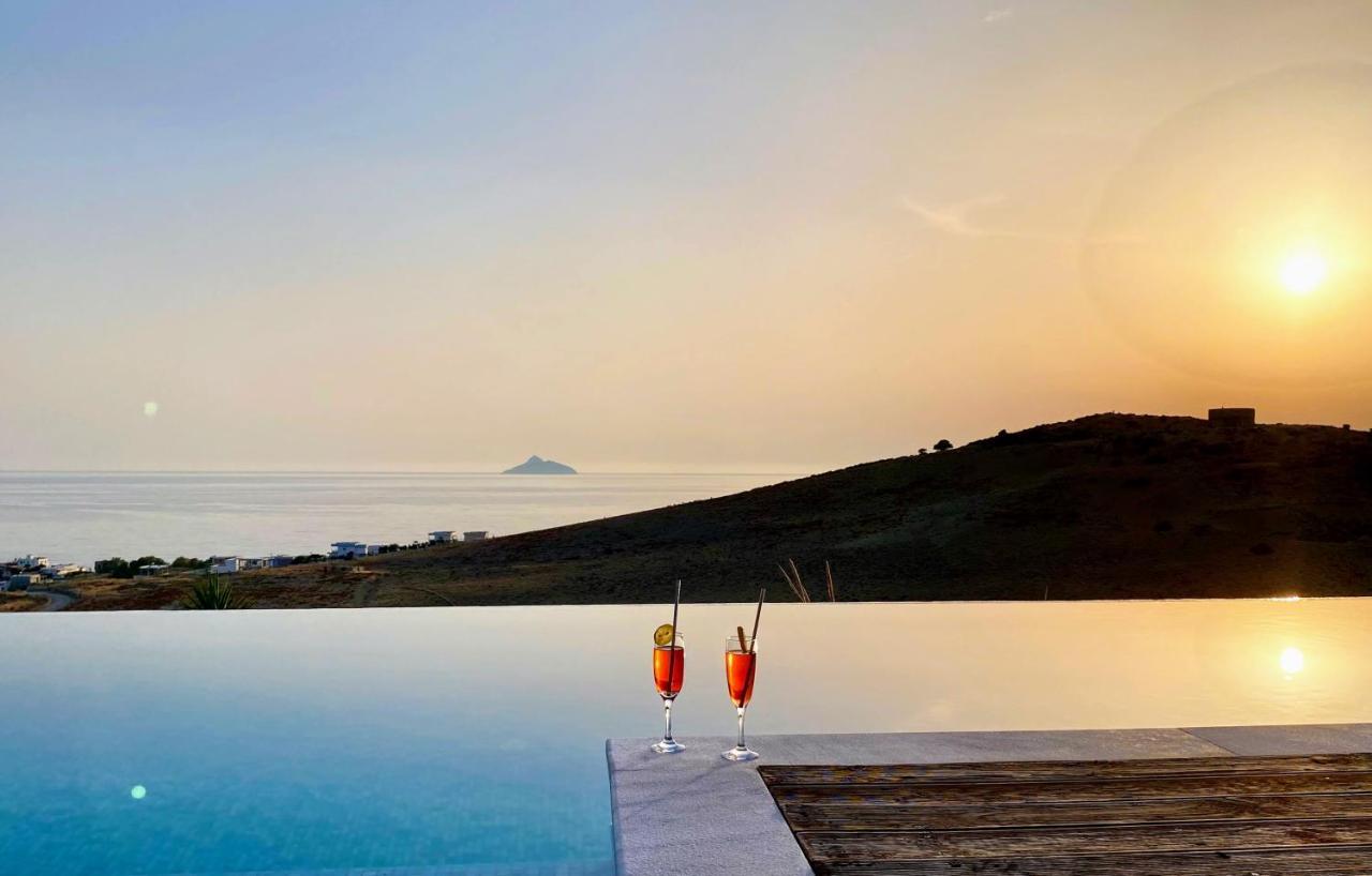 Stelani Villas & Suites Каламаки Екстериор снимка