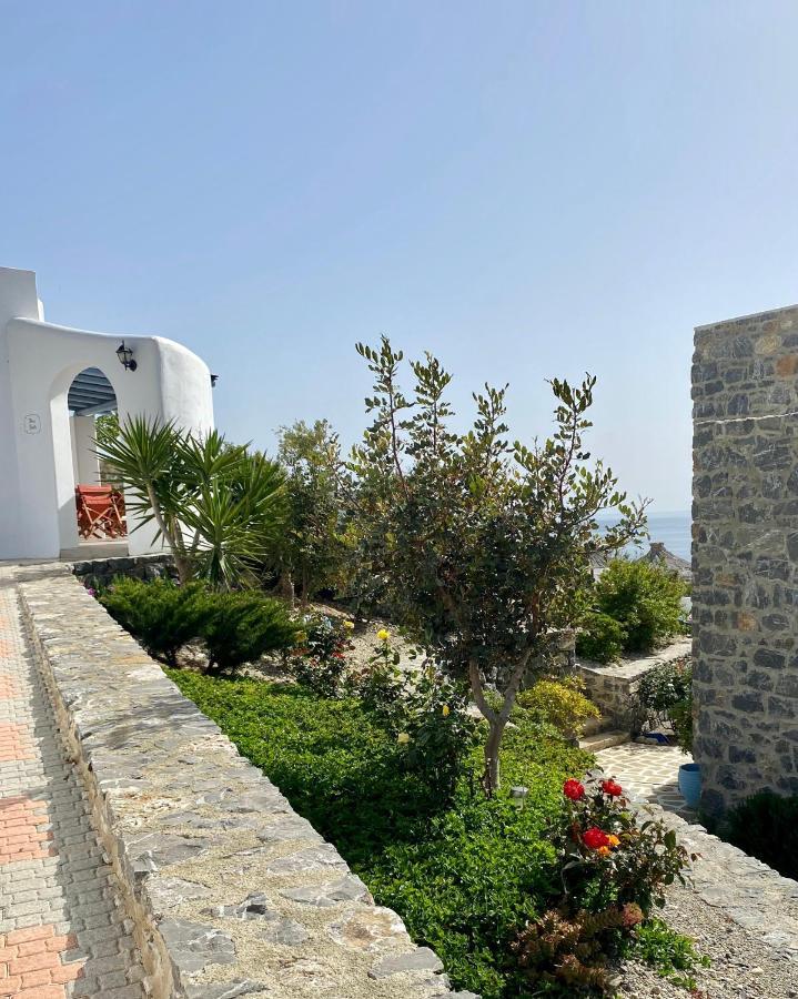 Stelani Villas & Suites Каламаки Екстериор снимка